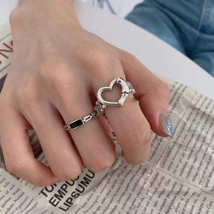 Bộ 2 chiếc nhẫn bằng kim loại có chiếc hình trái tim rỗng xinh xắn dành cho bạn nữ