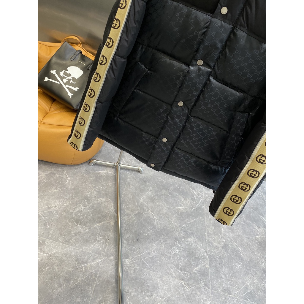 Áp phao béo nam thời trang GUCCI GG GC với họa tiết thương hiệu cổ điển