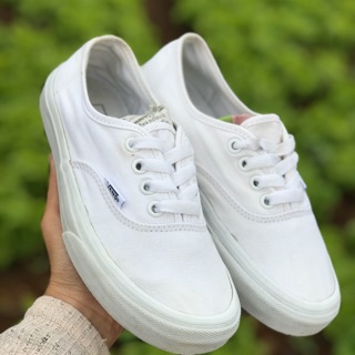 Giày vans 2 hand giày vans trắng 2 hand chất chất xinh xinh.......................................................