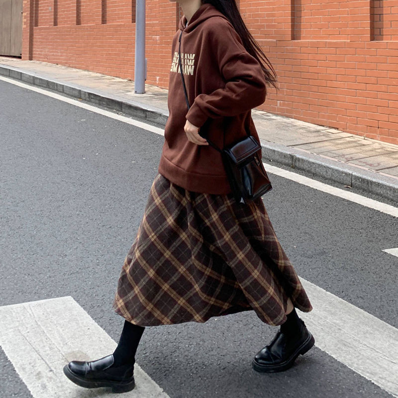 Chân váy chữ A họa tiết kẻ ca rô trẻ trung hợp thời trang cho nữ