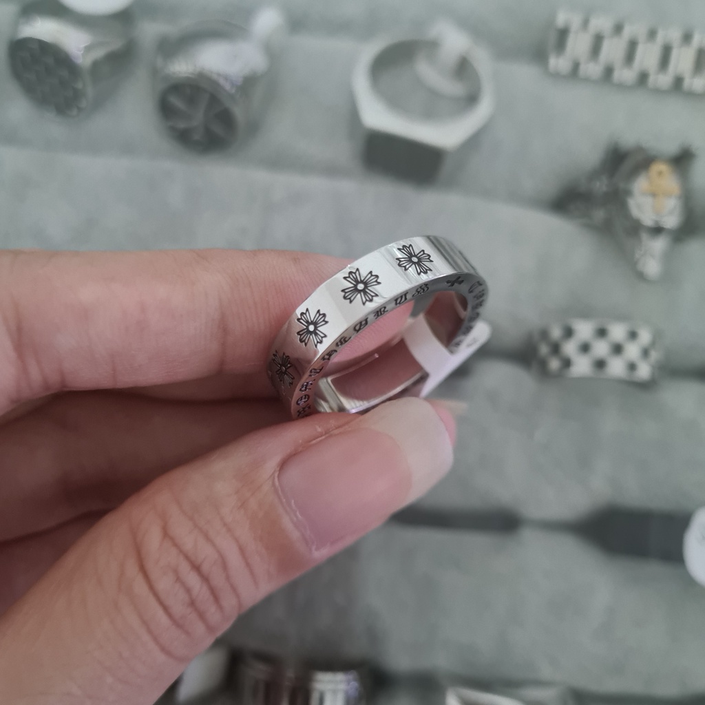 Nhẫn nam titan tròn phẳng họa tiết chrome hearts sắc nét không gỉ MR2206