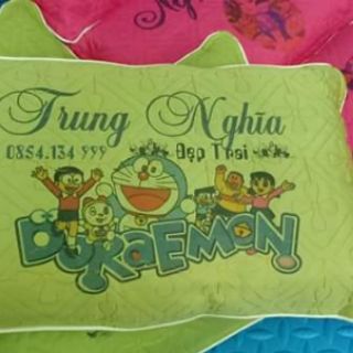 Gối in tên trẻ em.