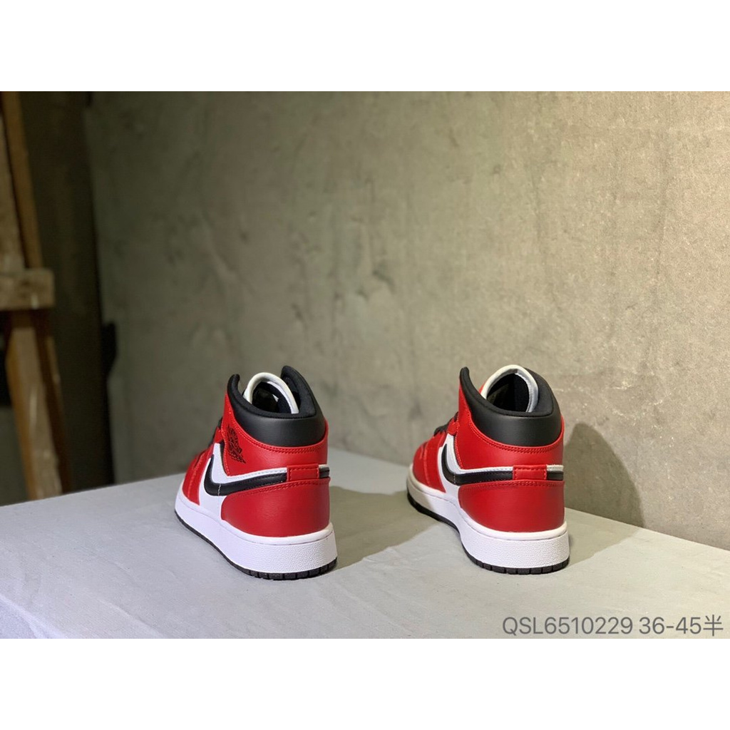 Giày Thể Thao Chơi Bóng Rổ Cổ Điển Size 36-45 Air Jordan 1