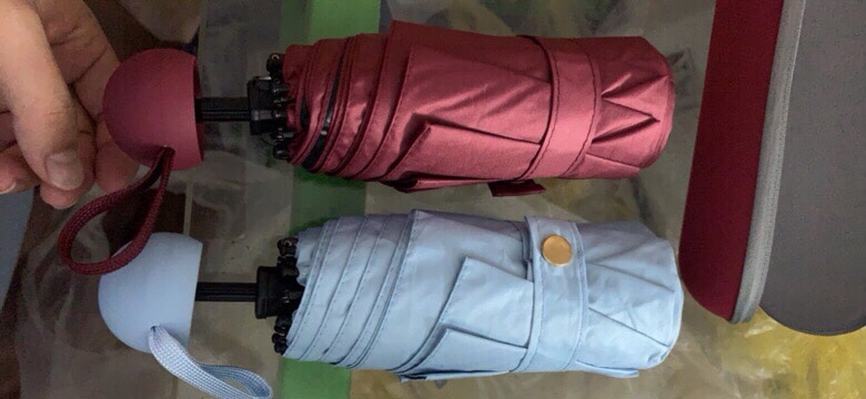 Ô DÙ MINI CÓ HỘP HÌNH VIÊN THUỐC SIÊU TIỆN DỤNG.