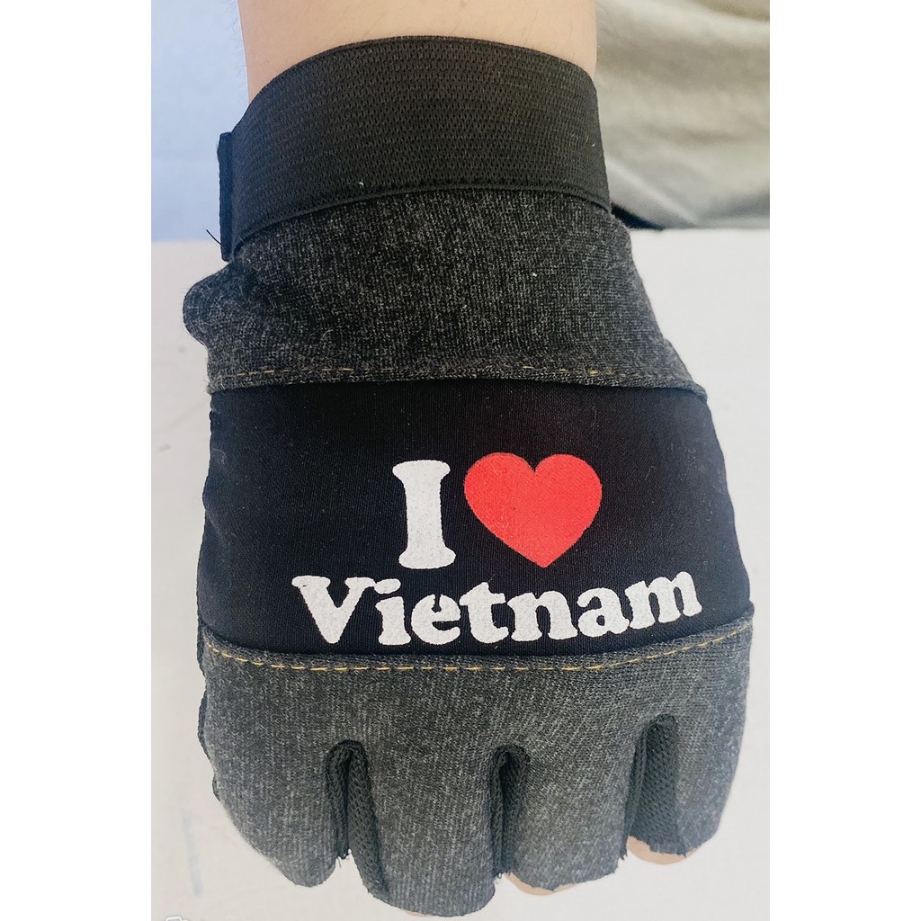 Găng tay đi nắng dùng được cho cả nam lẫn nữ cắt ngón được trang trí bằng dòng chữ 'Tôi yêu Việt Nam' dễ thương, cá tính