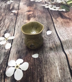 Đèn xong tinh dầu( tặng 1 lọ tinh dầu  + nến)