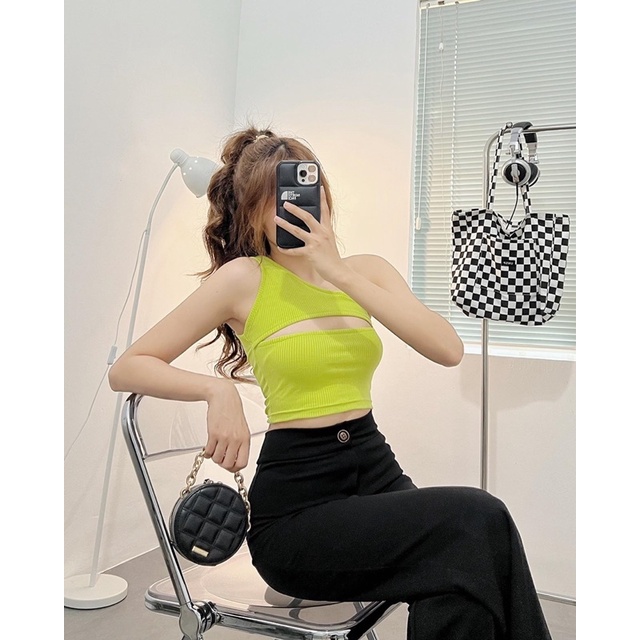 Crop lệch vai khoét ngực (anhe shop chụp)