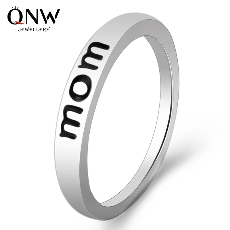 Nhẫn Khắc Chữ Mom Thiết Kế Tinh Tế Thời Trang