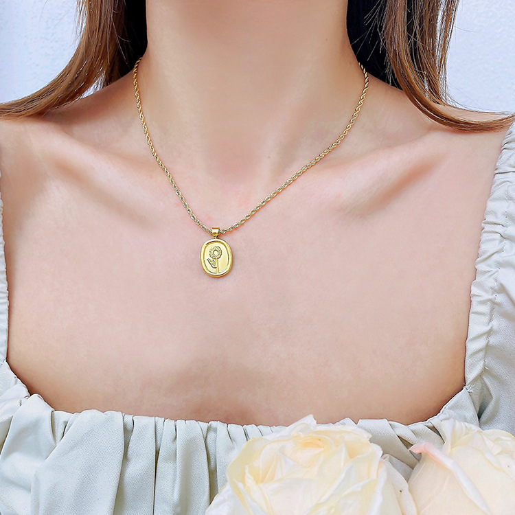 Dây chuyền thép titan mặt hoa hồng thiết kế đơn giản cho nữ