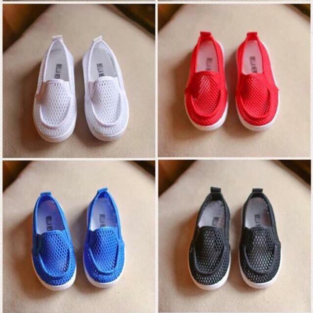Combo 2 đôi giày giá 180k