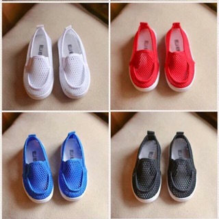Combo 2 đôi giày giá 180k