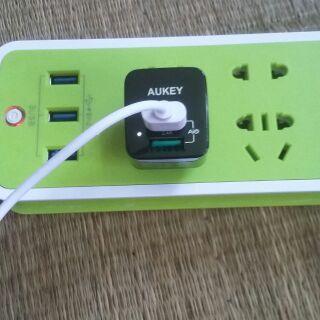 Củ sac AUKEY chính hãng gọi điện để được xem kiểm tra hàng.
