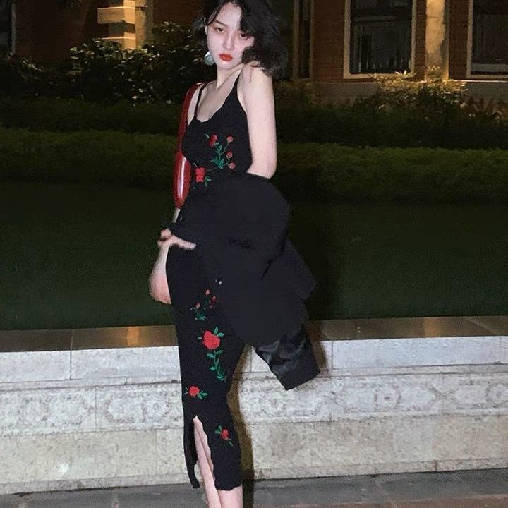 Đầm hai dây COZOKC thêu hoa hồng phong cách cổ điển Hong Kong cho nữ