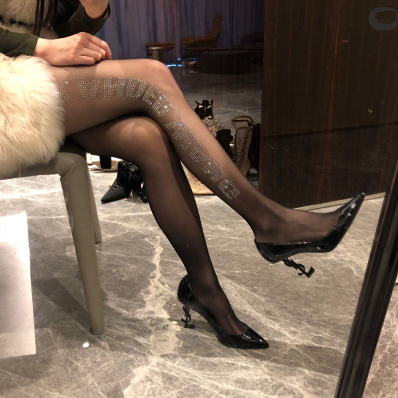 Quần tất thời trang quyến rũ phong cách năm 2020 dành cho nữ