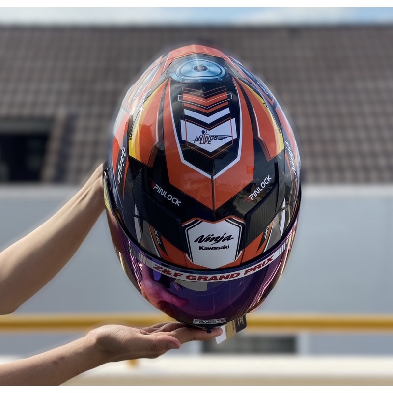 MŨ BẢO HIỂM FULLFACE M138B ĐEN BÓNG LÊN TEM KAWASAKI CAM CHÍNH HÃNG , TẶNG TÚI ĐỰNG VÀ BH 12 tháng