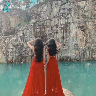 Đầm maxi cổ yếm xinh