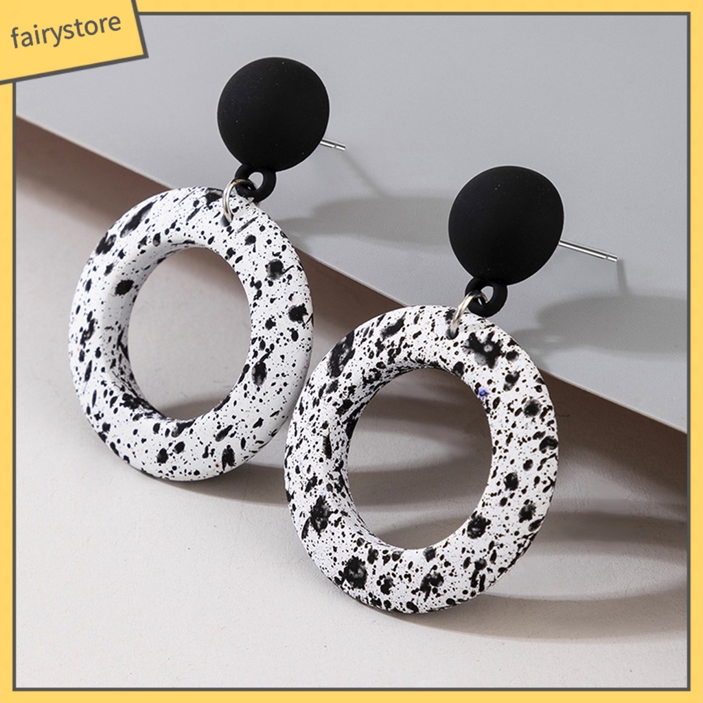 Khuyên tai dáng dài mặt tròn phối màu trắng đen thời trang cá tính