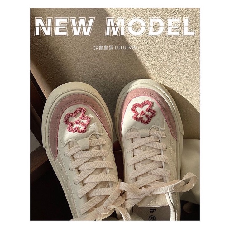 GIÀY THIẾT KẾ THÊU HOA SIÊU ĐỘC LẠ