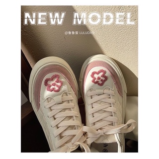 GIÀY THIẾT KẾ THÊU HOA SIÊU ĐỘC LẠ