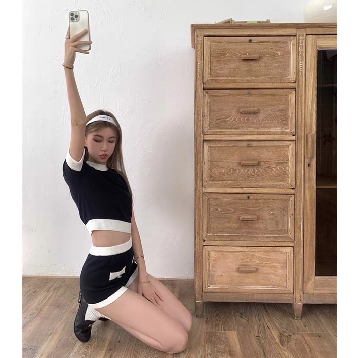 Áo croptop + quần ngắn thể thao Ulzzang