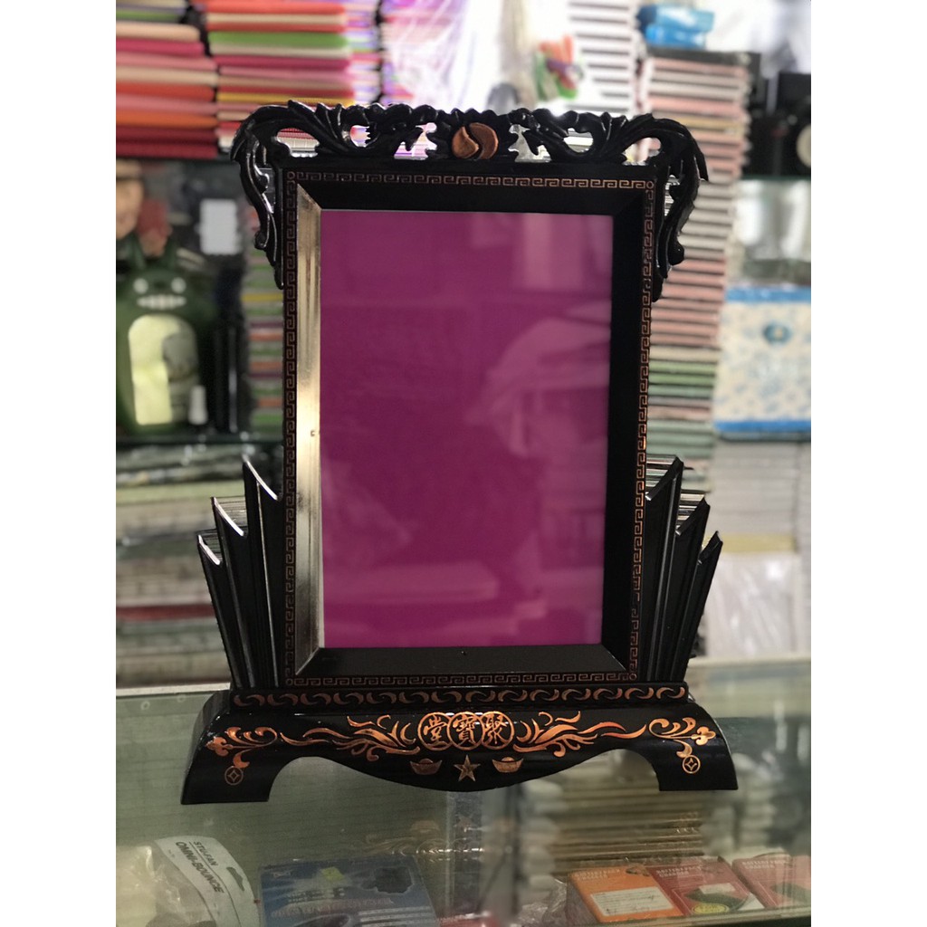 Khung hình thờ có  chân