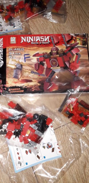 Lắp ráp 1 hộp LegoNinja Robot 8035 có nhiều chi tiết bằng nhựa ABS