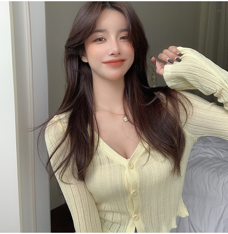 Áo Croptop Dệt Kim Màu Trơn Thiết Kế Cổ Chữ V Nữ Tính | BigBuy360 - bigbuy360.vn