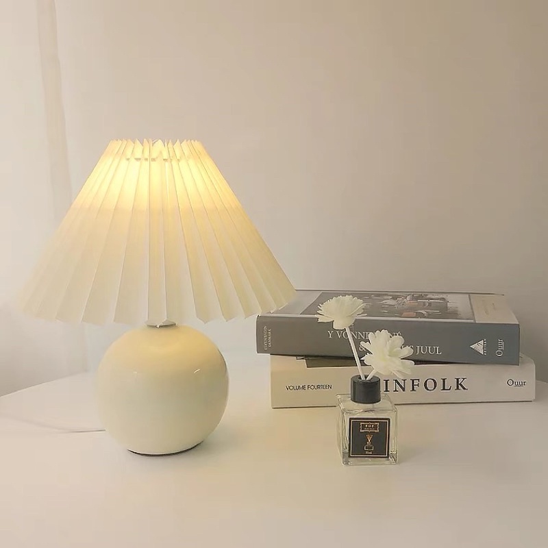 Đèn Ngủ Để Bàn Gốm Sứ Thân Tròn Lồng Xếp Ly Phong Cách Bắc Âu SB012
