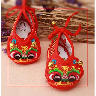 Giày rồng bay phương múa mang lộc đến nhà cho bé mặc đi chơi tết