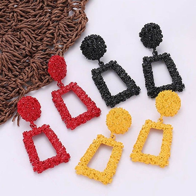 Khuyên tai họa tiết hình học thời trang sang trọng