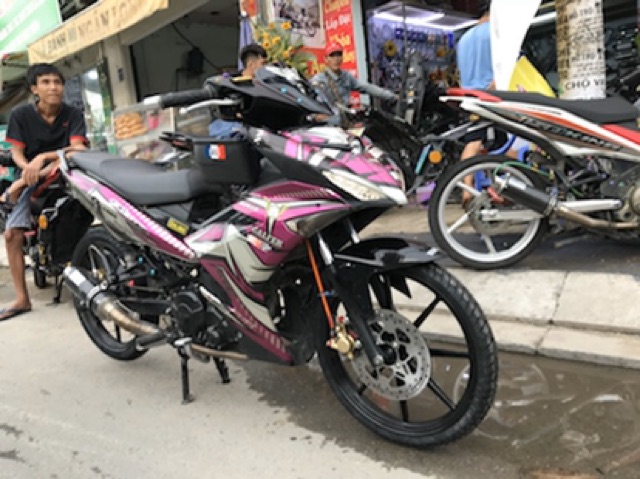 Mâm X1R 8 cây bản 1.6-1.85 + vỏ maxxis gắn như zin ex150 /Y15zr /mx king+