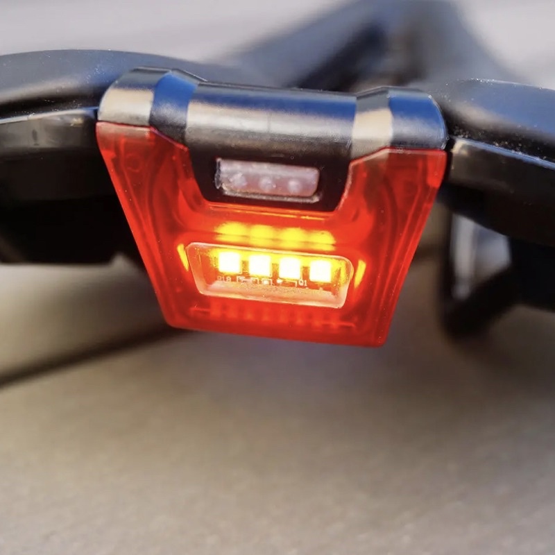 Đèn hậu gắn yên GIANT NUMEN + UNICLIP TL2 cho các loại yên xe đạp Giant Approach, Giant Feet, Giant Contact