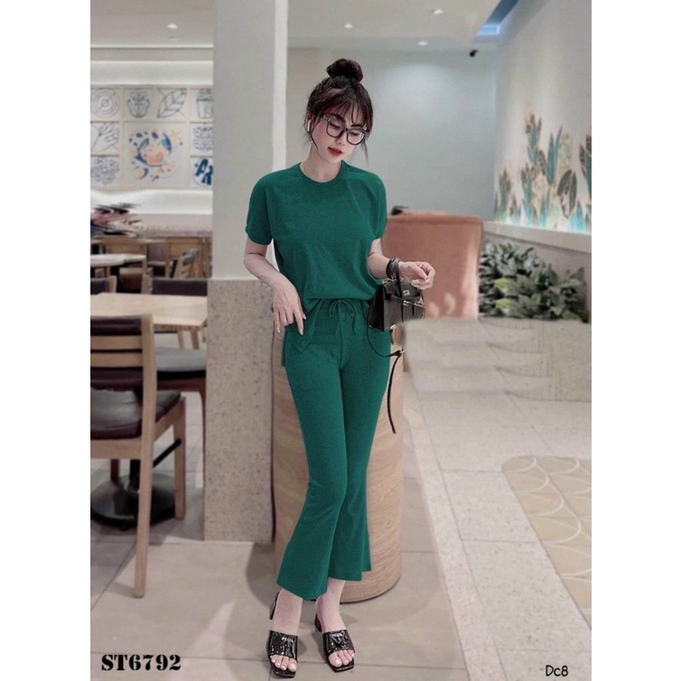 Mẫu HOT Trend Nhanh Cháy Hàng -- Sét Thun Gân Áo Tay Ngắn +  Quần Dài Ống Loe UP