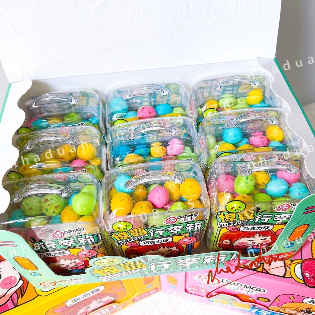 Một hộp kẹo hình vali dễ thương gồm kẹo dẻo phủ cốm/ trứng khủng long/ gummies fastfoods Hongkong 80gam