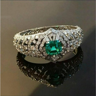 Nhẫn đeo tay đính đá xanh thiết kế ấn tượng