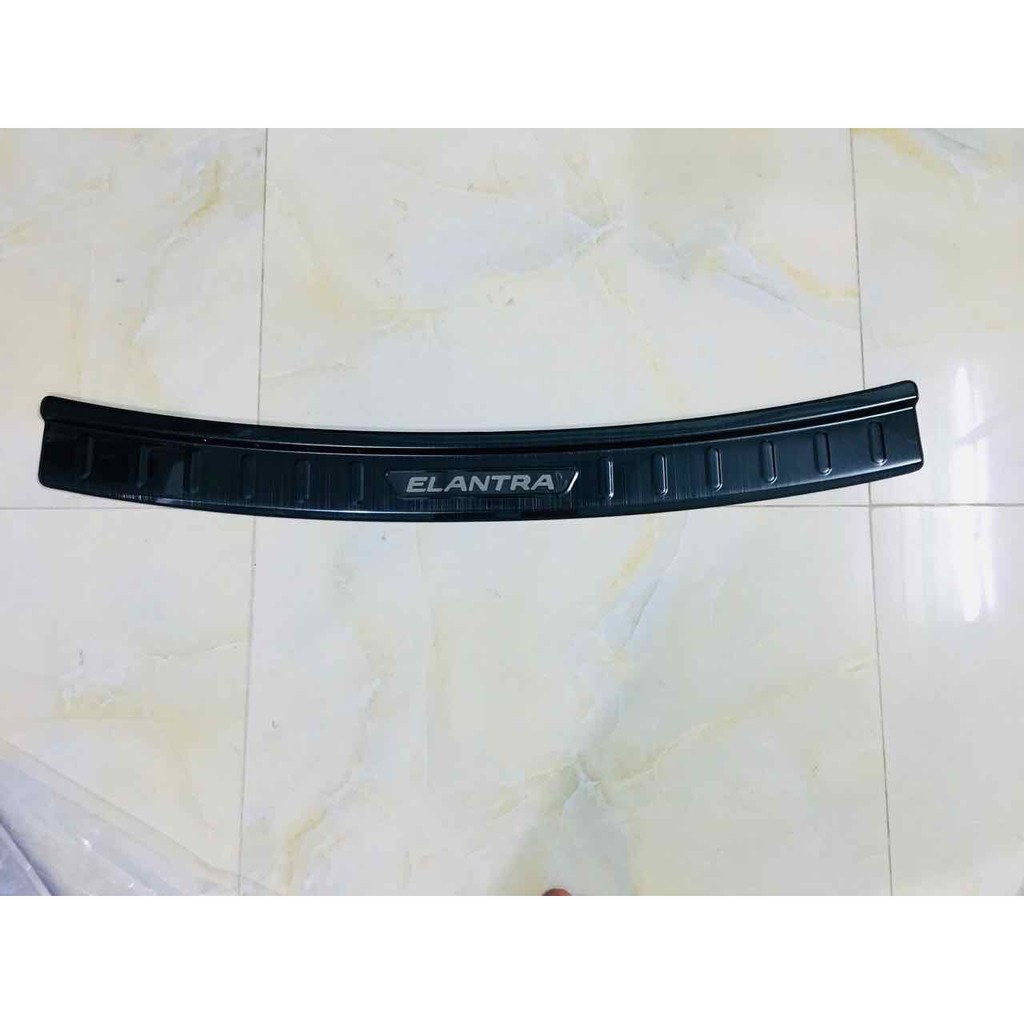 CHỐNG TRẦY CỐP NGOÀI ELANTRA 2019 TITAN - bậc cốp ngoài elantra 2019