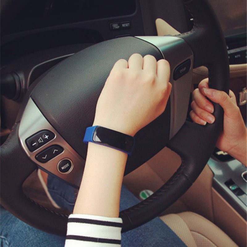 Đồng hồ đèn LED đeo tay phong cách năng động | BigBuy360 - bigbuy360.vn