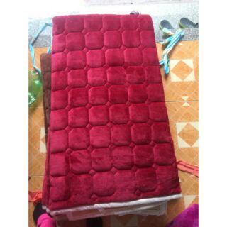 Tham trai giường ni nhung mot mau
