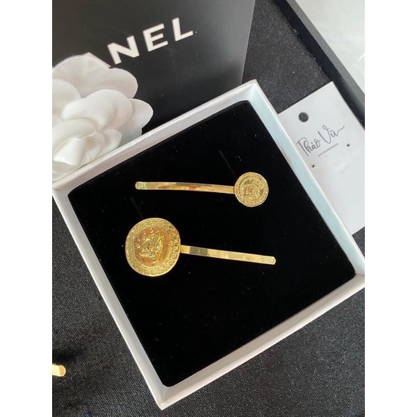 Cặp tóc Versace