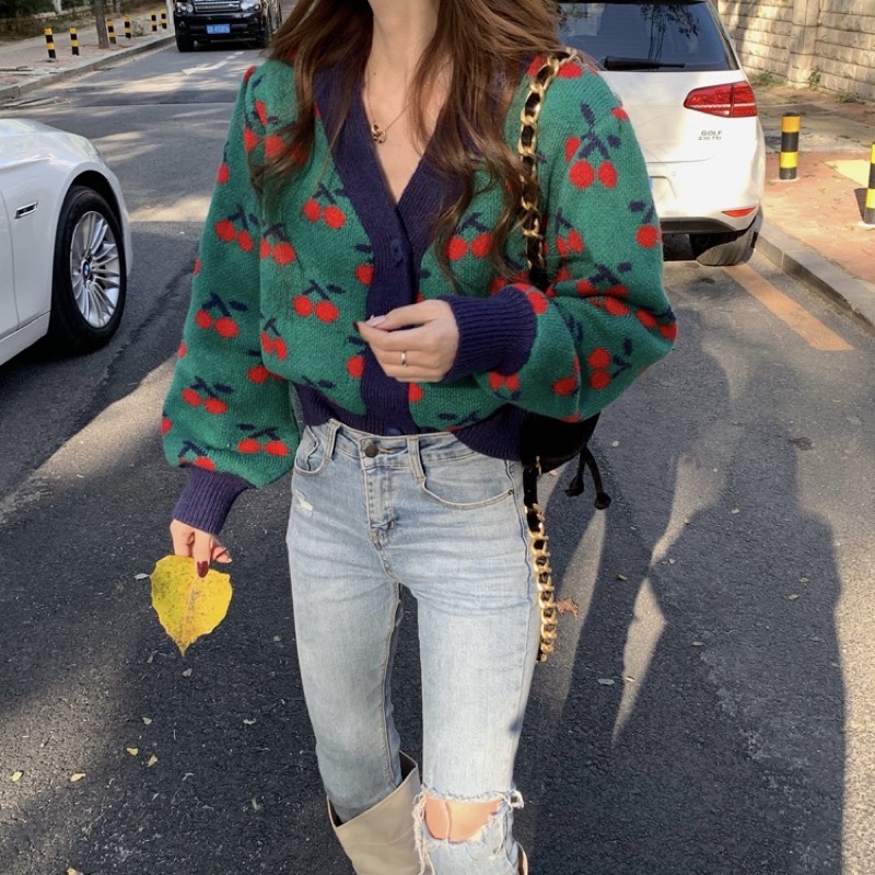 SẴN - áo croptop len hoạ tiết cherry