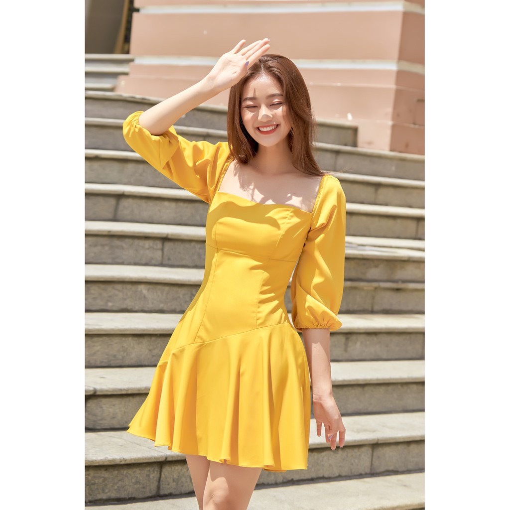 Váy xòe cổ vuông Rechic