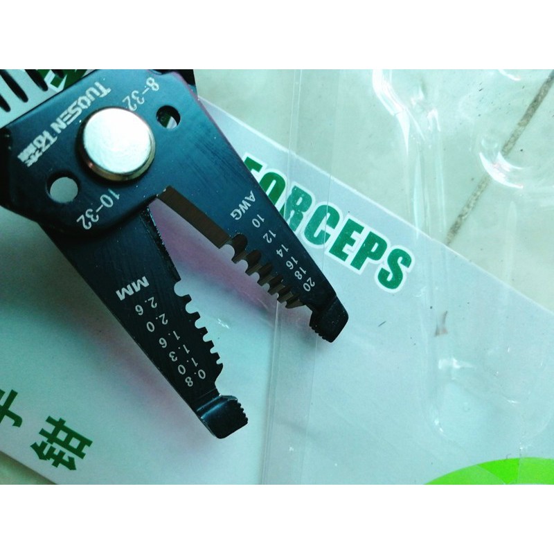 Kìm tuốt dây điện cán cong