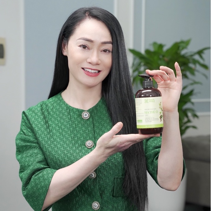 Combo dầu gội thảo dược Hà Thủ Ô Sữa tắm thảo dược Gừng Nghệ Cỏ Cây hoa lá