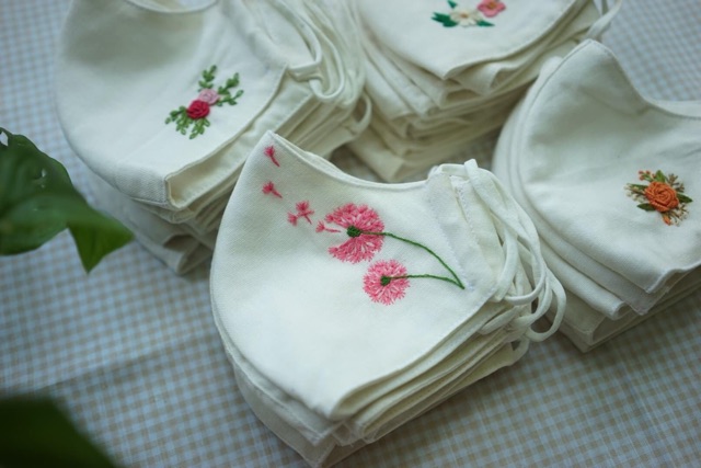Khẩu Trang Linen Thêu Tay (Ôm sát mặt lắm ạ) | BigBuy360 - bigbuy360.vn