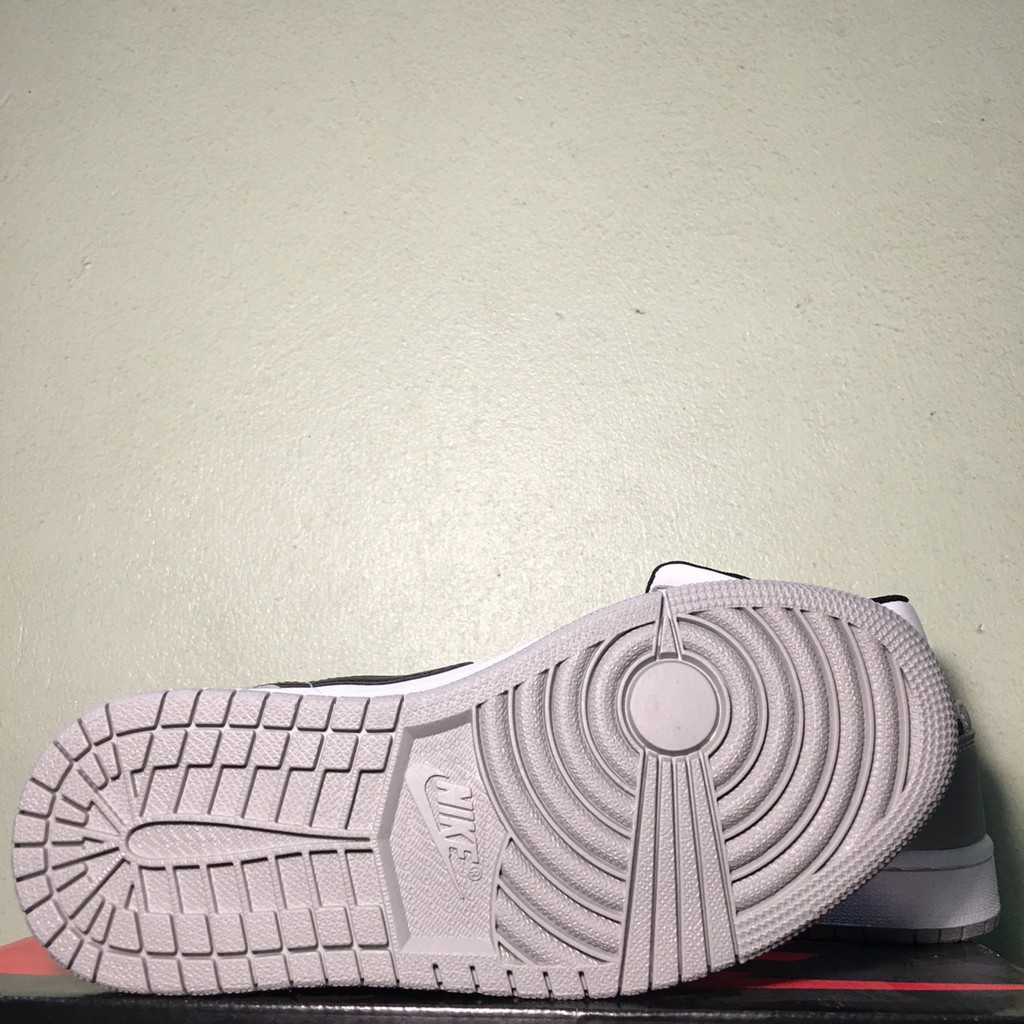 [JD1 Chuẩn 11] Jordan 1 Cổ Cao Mid Older Kids' Shoe Xám Trắng - Giày Thể Thao | BigBuy360 - bigbuy360.vn