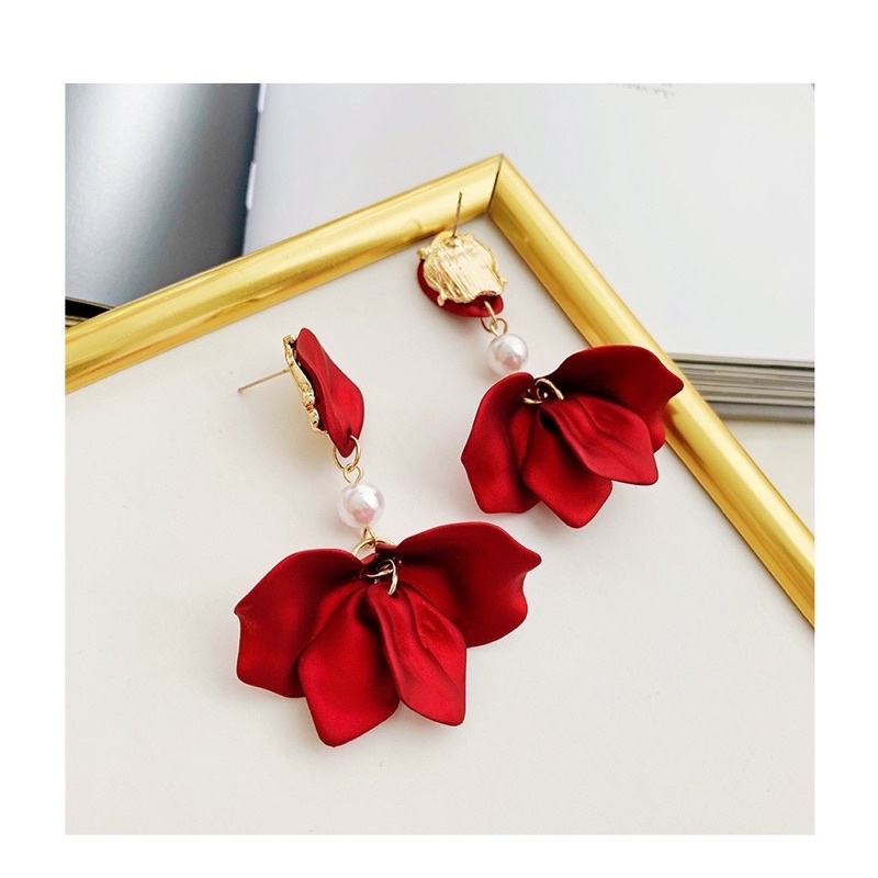 Hoa tai đỏ nhiều kiểu phong cách sang trọng quyến rũ TRIPBLE T DRESS