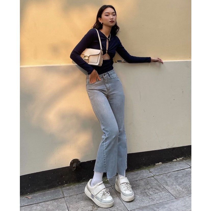 Quần jeans loe màu xanh nhạt CHICMONKI lai cắt kiểu độc lạ form dài 9 tấc CMJ1068
