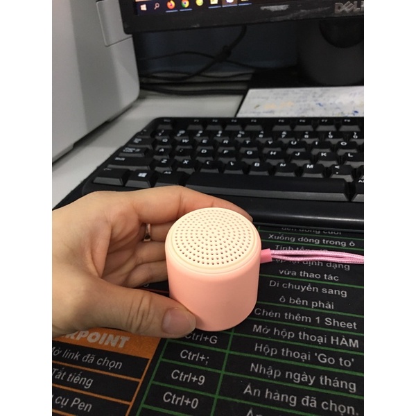 loa mini siêu kute phô mai que. sản ph cho học sinh sinh viên muốn nghe nhạc nhưng ko muốn cồng kềnh.