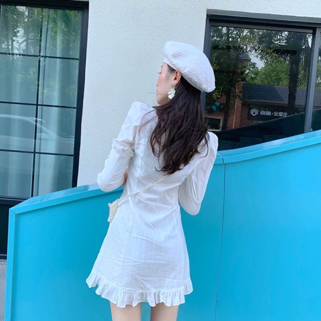 Váy trắng cổ vuông tay dài Hàn Quốc
