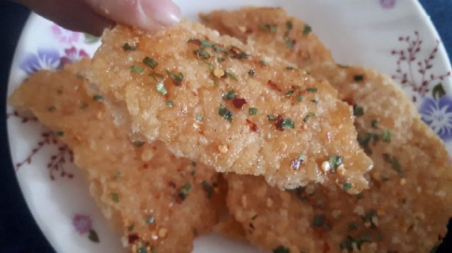 [Mã 77FMCGSALE1 giảm 10% đơn 250K] (3 cái to tròn 100gr )Cơm cháy chiên mắm hành cực ngon 100gr | BigBuy360 - bigbuy360.vn